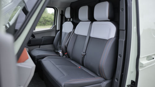 FARIZON SV L1 ELECTRIC 170kW 83kWh H1 Van Auto view 6